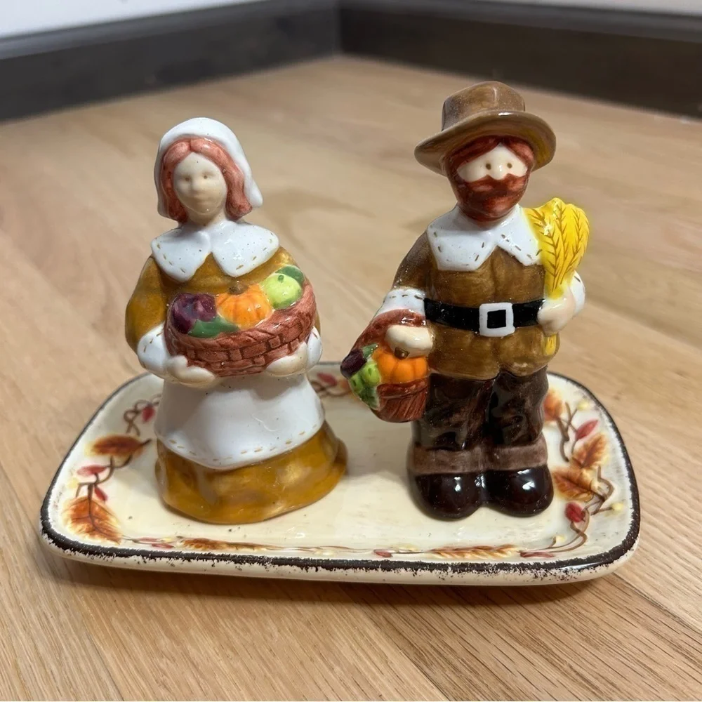 Pilgrim Salt & Pepper Shaker Set Bella Casa Ganz Vintage Ceramic Thanksgiving